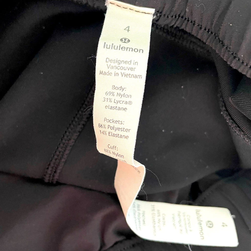 Lululemon on the fly joggers size 4 black